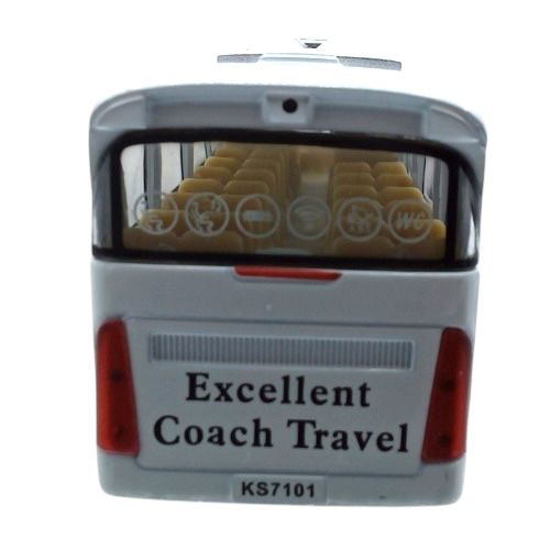 Autobuses coach blanco mediano