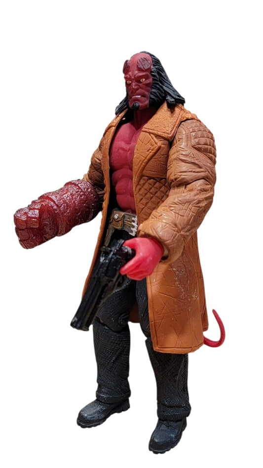 Hellboy de gabardina/ DC Héroes