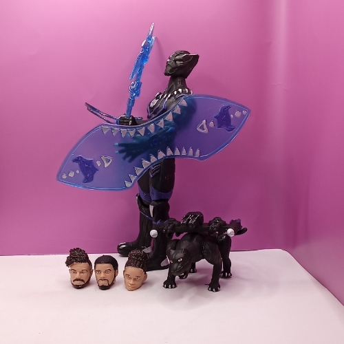 Pantera Negra Grande con Accesorios