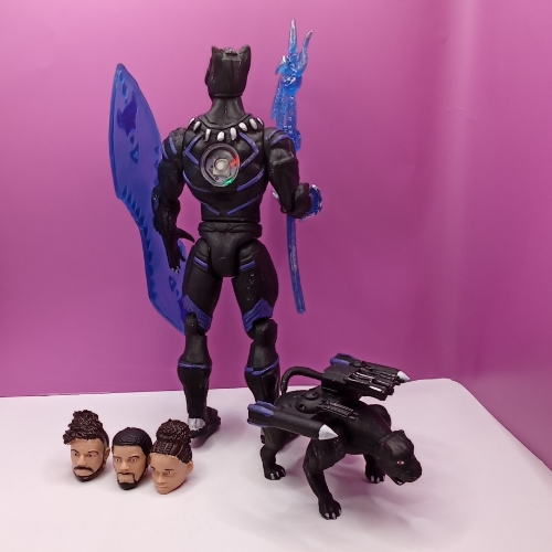 Pantera Negra Grande con Accesorios