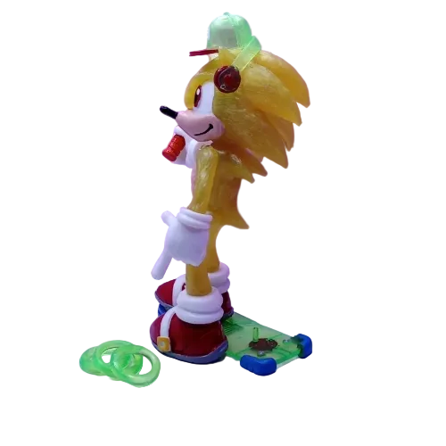 Super Sonic amarillo con patineta/ Sonic
