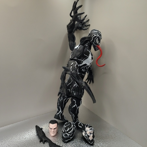 Venom cinco cabezas tentaculos/ Marvel Villanos