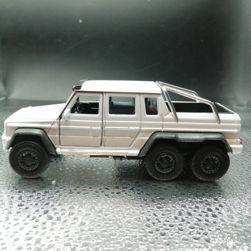 Mercedes-Benz AMG Blanco - Chica