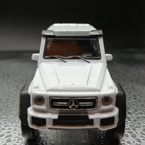 Mercedes-Benz AMG Blanco - Chica