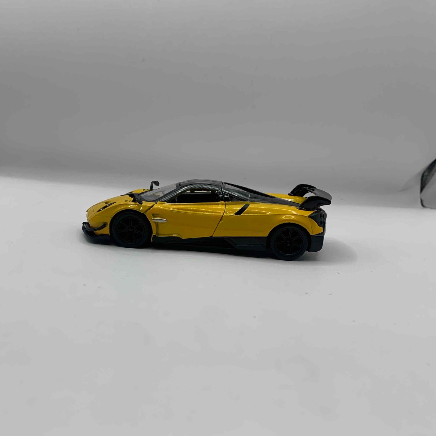 Pagani Huayra Amarillo - Mediano