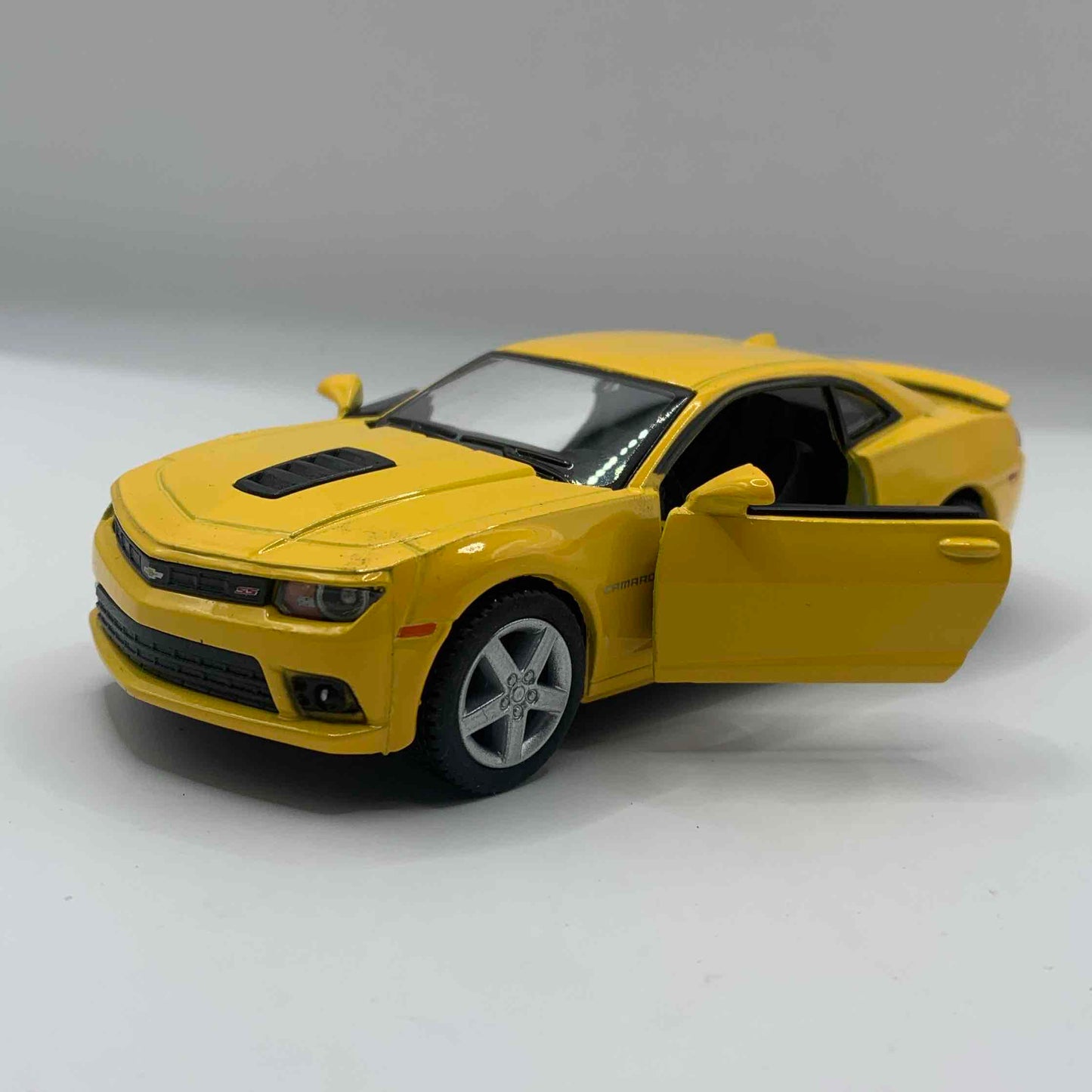 2014 Chevrolet Camaro Amarillo - Mediano