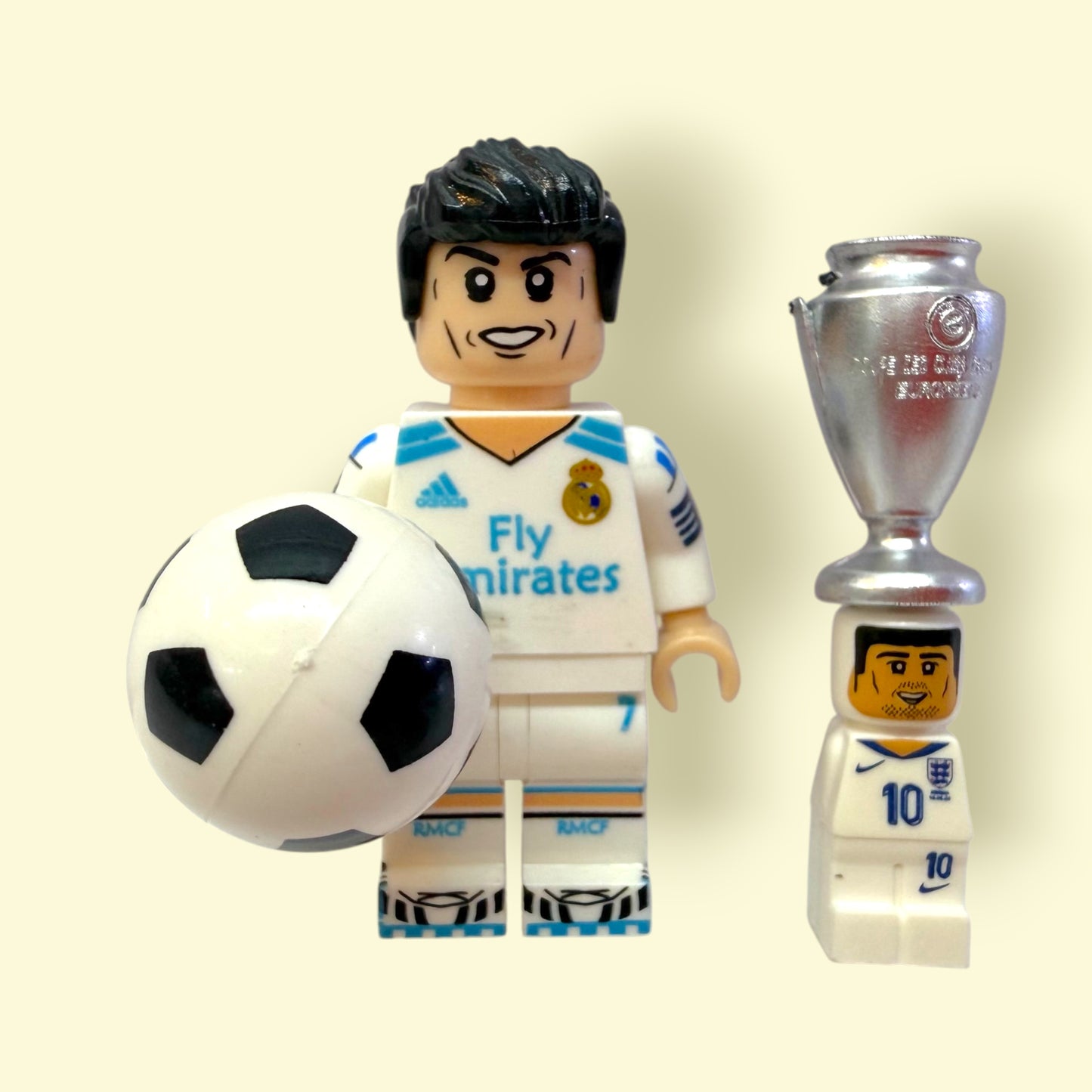 Mini figura Ronaldo jugador de futbol  (venta por pieza)