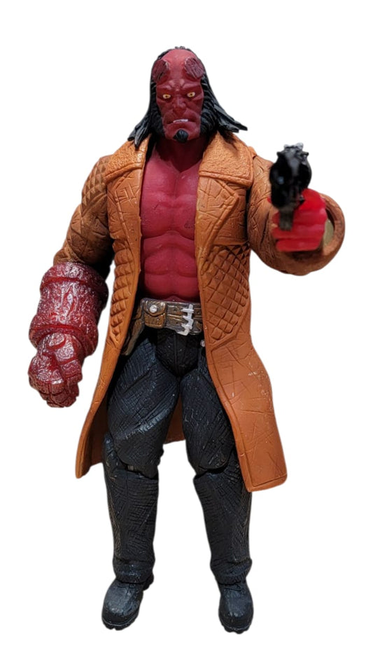 Hellboy de gabardina/ DC Héroes