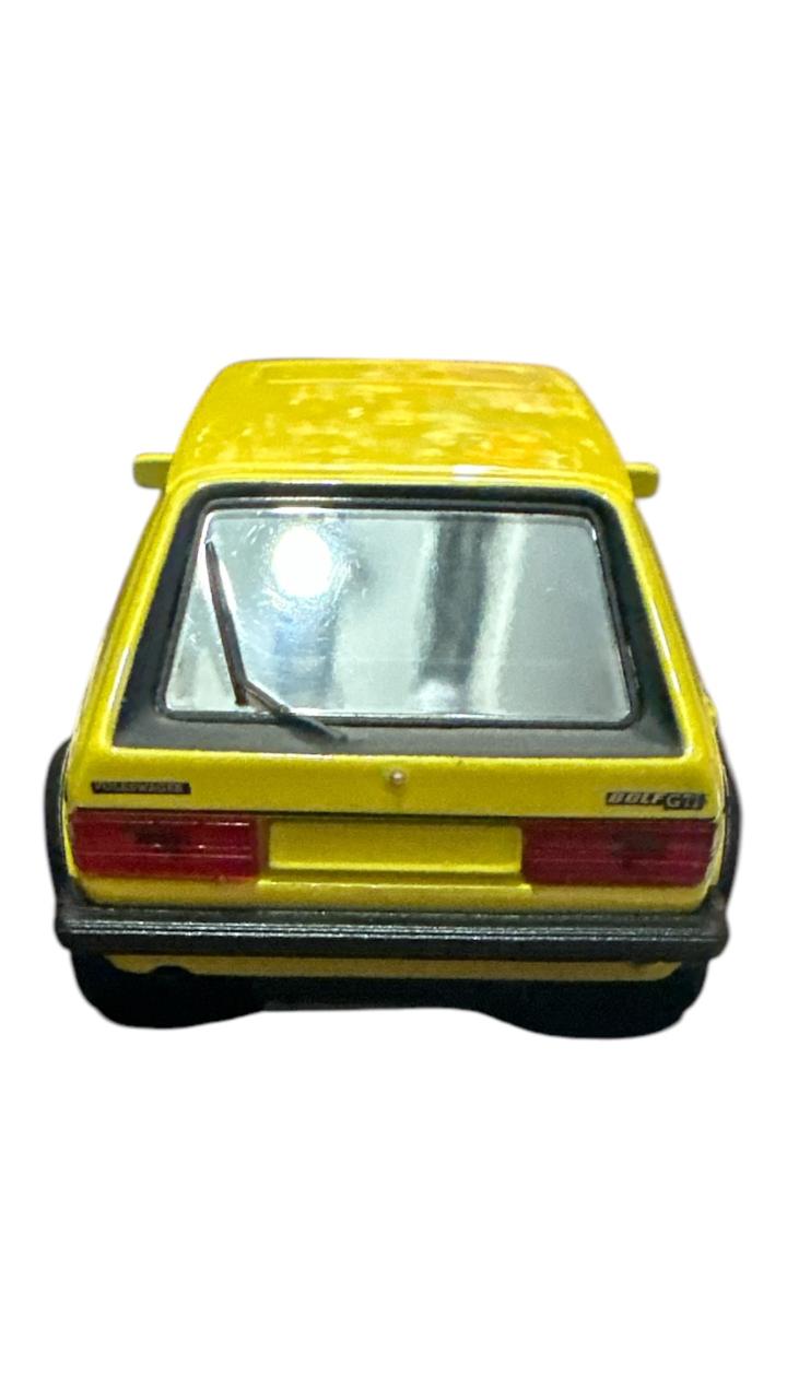 Golf GTI Amarillo - Chico