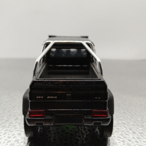 Mercedes-Benz AMG Negra - Chica