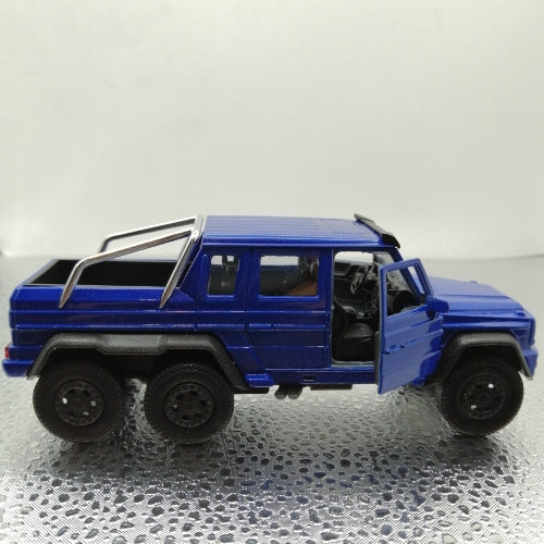 Mercedes-Benz AMG Azul - Chica