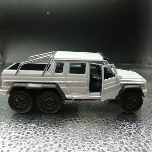 Mercedes-Benz AMG Blanco - Chica