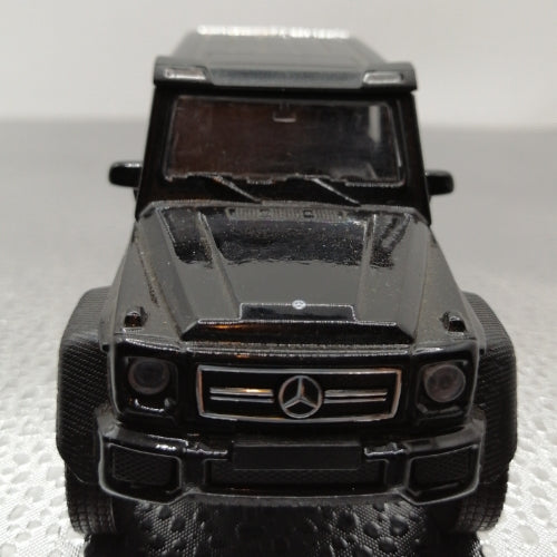 Mercedes-Benz AMG Negra - Chica
