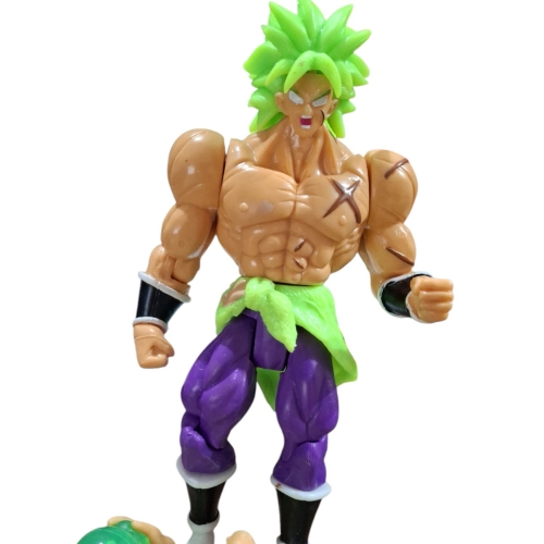 Broly con accesorios