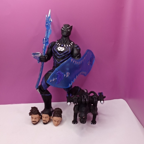Pantera Negra Grande con Accesorios