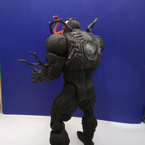 Venom fino c/ accesorios y luz/ Marvel Villanos