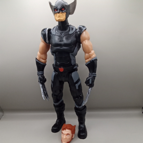 Wolverine traje negro 2 caras/ Marvel Héroes