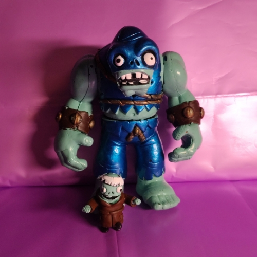 Zombiestein con niño zombie/ Planta vs Zombies