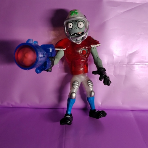 Zombie Futbol americano con pistola/ Planta vs Zombies