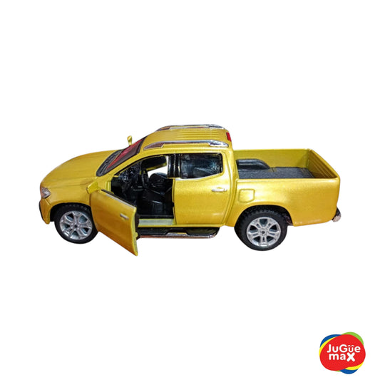 Mercedez Benz X-Class chica